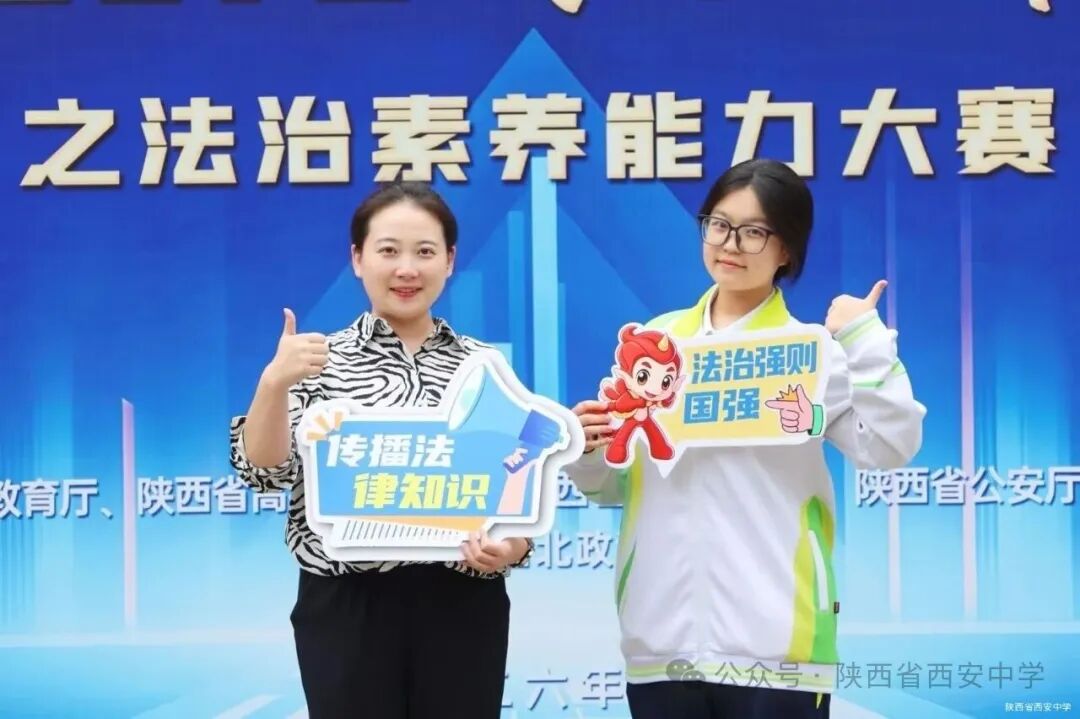 指导教师田时雨及选手康博阳.jpg