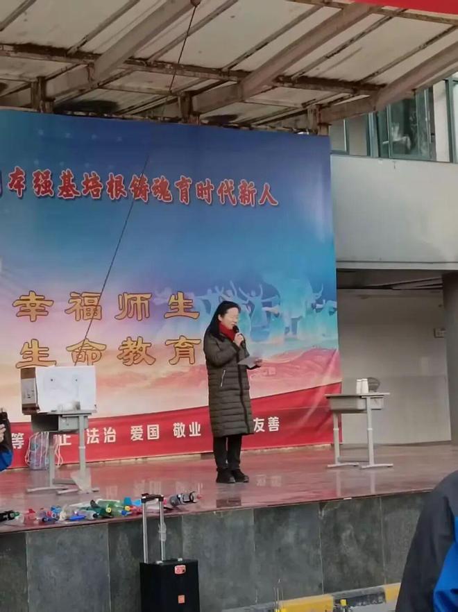 探索物理奥秘 点燃科学激情——西安市第三十中学操场上的物理大课堂