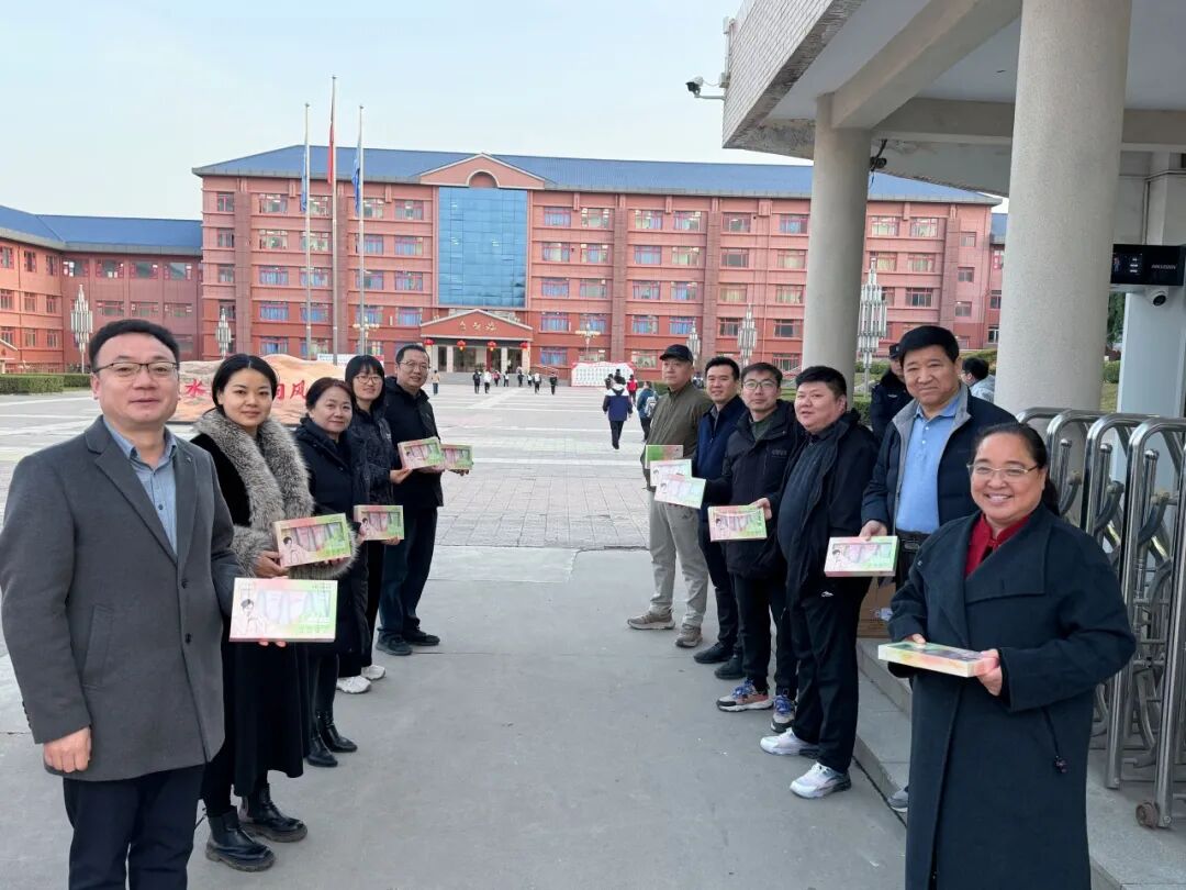 春风致暖 芳华有礼｜西安思源中学开展“三八”妇女节暖心送祝福活动