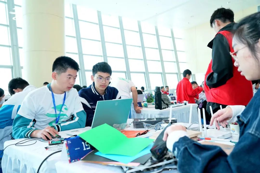 热烈祝贺！西安市第三中学学生在2023世界机器人大赛陕西省选拔赛创客项目中斩获佳绩！