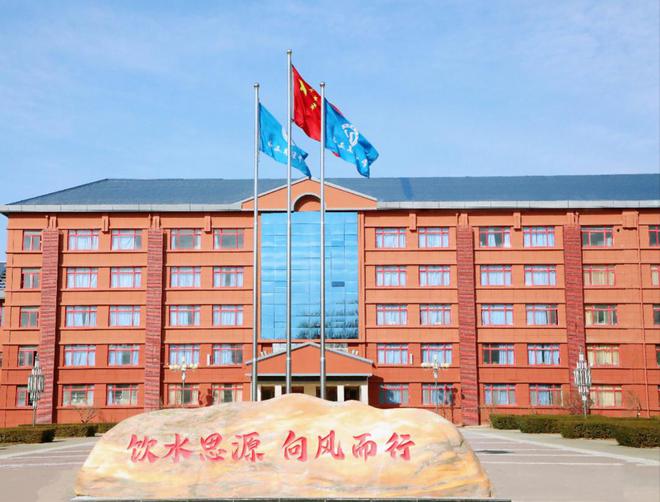 巍巍学府映翠峰 潺潺清泉韵书声 ——西安思源中学教育华章