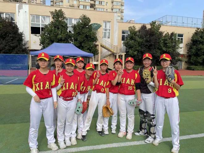 西安市第三十中学棒、垒球队获得2024年西安市青少年棒垒球锦标赛U15组垒球冠军、U15组棒球亚军