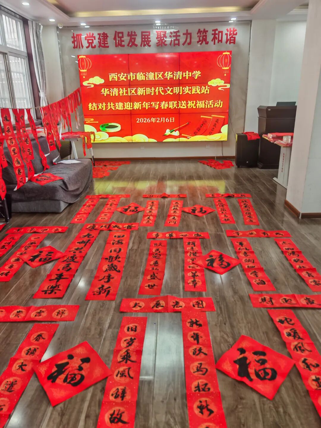 配图