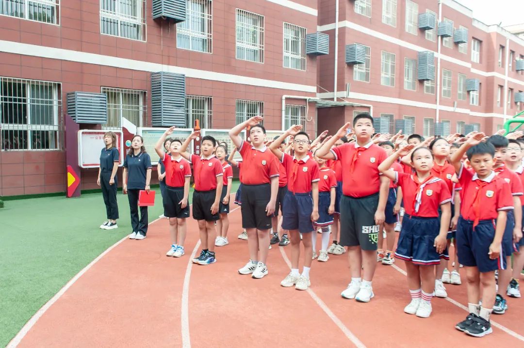 西安市雁塔区航天小学隆重举行秋季学期开学典礼暨"开学第一课"活动
