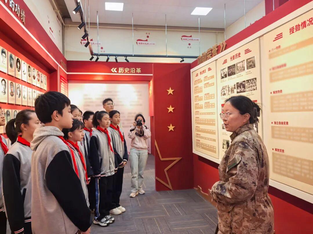 菊颂秋光 孝暖重阳——西安市第二十六中学教育集团“我们的节日•重阳节”活动纪实