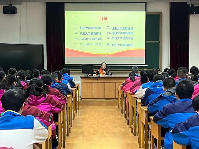 全国劳模进校园︱西安远东二中开展“革命熔炉 光辉旗帜”五老宣讲活动